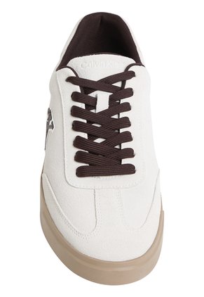 Tenis Beige Bajos Con Suela Cupsole Calvin Klein