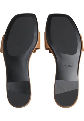 Sandalias Chocolate Planas Cuadradas Con Emblema Calvin Klein