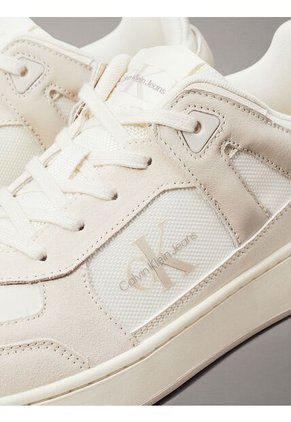 Tenis Blanco Basket De Cuero Con Detalles De Gamuza Calvin Klein