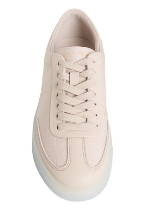 Tenis Rosado Bajos Con Cordones Calvin Klein
