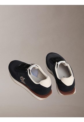 Tenis Negro Retro Runner Con Mix De Texturas Calvin Klein