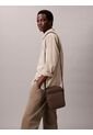Bolso Chocolate Cruzado Pequeña Calvin Klein de Calvin Klein