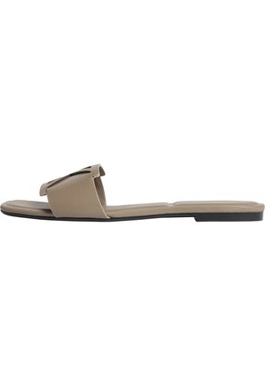 Sandalias Beige Planas Cuadradas Con Emblema Calvin Klein