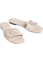 Sandalias Beige Planas Cuadradas Con Emblema Calvin Klein de Calvin Klein