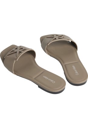 Sandalias Beige Planas Cuadradas Con Emblema Calvin Klein