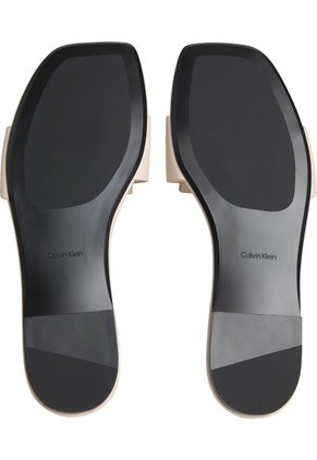 Sandalias Beige Planas Cuadradas Con Emblema Calvin Klein