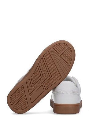 Tenis Beige De Corte Bajo Con Cordones Calvin Klein