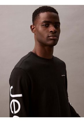 Camiseta Negra De Manga Larga Con Logo Viajero Calvin Klein