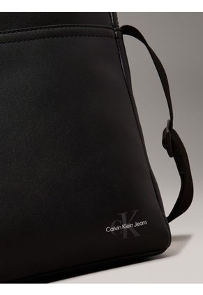 Bolso Negro Reporter Suave Con Monograma Calvin Klein