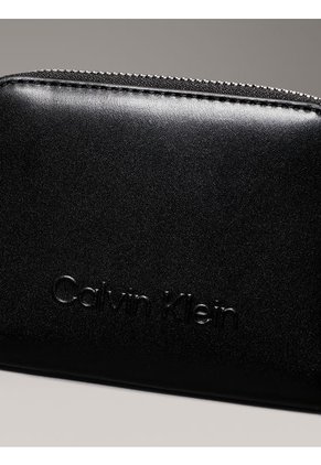 Billetera Negra Con Cremallera En El Contorno Con RFID Calvin Klein