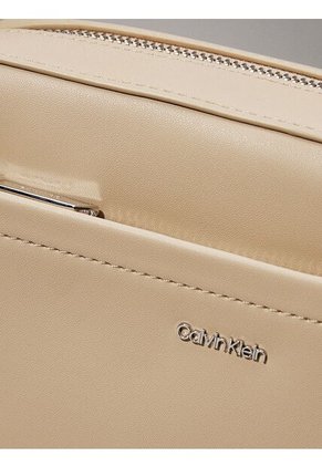 Bolso Beige Cruzado Convertible Calvin Klein