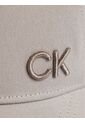Gorra Gris Con Monograma Bordado Calvin Klein de Calvin Klein