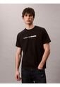 Camiseta Negra Con Logo Gráfico Apilado Calvin Klein de Calvin Klein