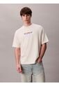 Camiseta Beige Con Gráfico De Logo En Bloque Calvin Klein de Calvin Klein