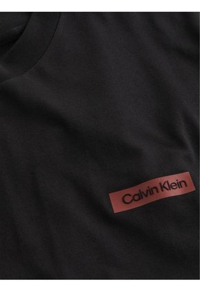 Camiseta Negra Con Estampado En La Espalda Calvin Klein