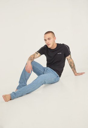 Camiseta Negro-Blanco Calvin Klein