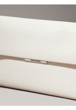 Bolso Blanco De Hombro Granulado Calvin Klein