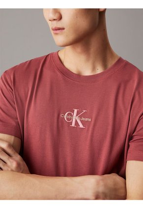 Camiseta Roja Con Monograma Calvin Klein