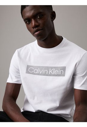 Camiseta Blanca Con Logo En Caja Calvin Klein