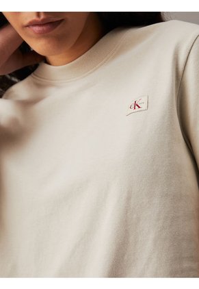 Camiseta Gris Con Monograma E Insignia Calvin Klein