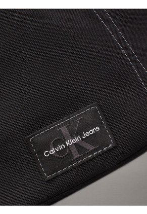 Canguro Negro Con Parche Calvin Klein