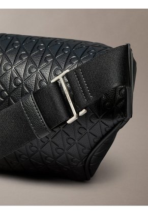 Canguro Negro Con Monograma Grabado Integral Calvin Klein