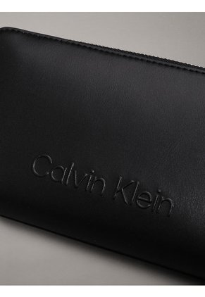 Billetera Negra Grande Con Cremallera En El Contorno RFID Calvin Klein