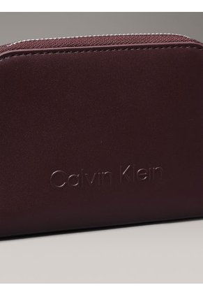 Billetera Roja Con Cremallera En El Contorno Con RFID Calvin Klein