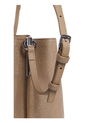 Bolso Beige Convertible Con Monograma Calvin Klein