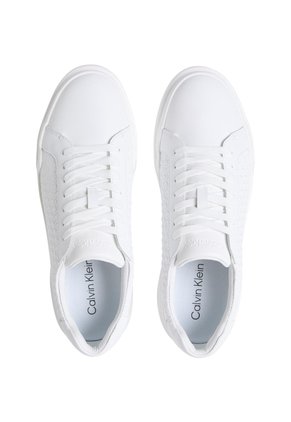 Tenis Blanco Con Suela Gruesa Y Estampado De Monograma En Relieve Calvin Klein