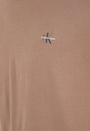 Camiseta x2 Taupe-Blanco Calvin Klein