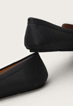 Apache Negro-Dorado Calvin Klein Levonne