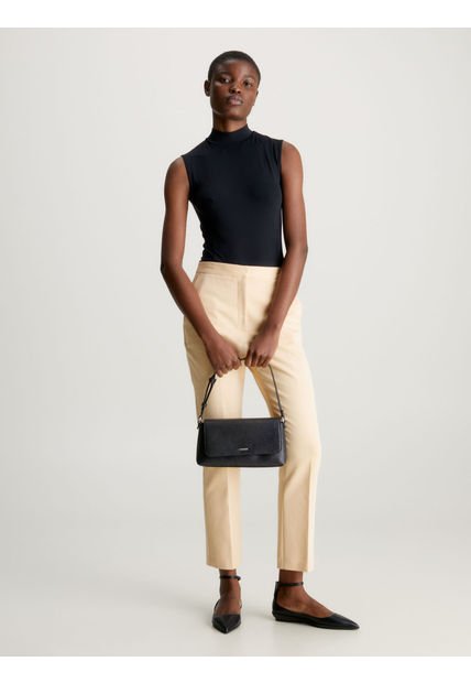 Bolso Negro De Hombro Con Logo Calvin Klein