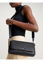 Bolso Negro De Hombro Con Logo Calvin Klein de Calvin Klein