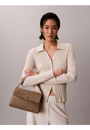 Bolso Beige De Hombro Con Emblema Metálico Calvin Klein