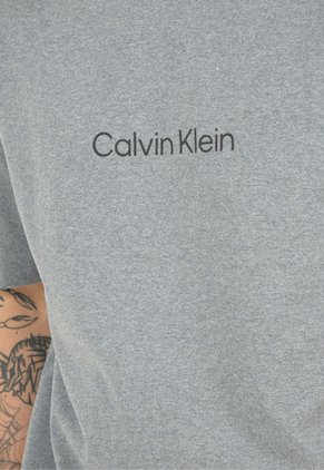 Camiseta Gris-Negro Calvin Klein