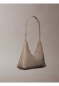 Bolso Beige Hobo Con Cadena Calvin Klein de Calvin Klein