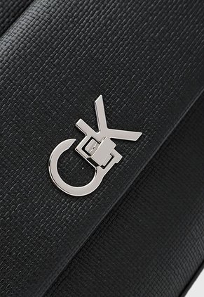 Bolso Manos Libres Calvin Klein Pocket Negro