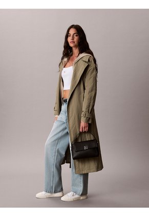Bolso Negro De Hombro Con Emblema Metálico Calvin Klein