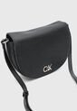 Bolso Manos Libres Calvin Klein Saddle Negro de Calvin Klein