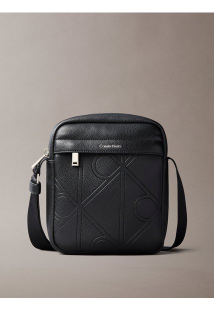 Bolso Negro Reporter Con Textura Integral De Emblema Calvin Klein