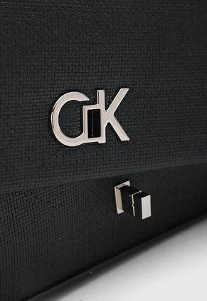 Bolso Calvin Klein Chain Negro