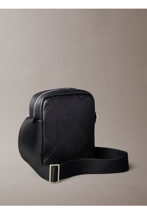 Bolso Negro Reporter Con Textura Integral De Emblema Calvin Klein
