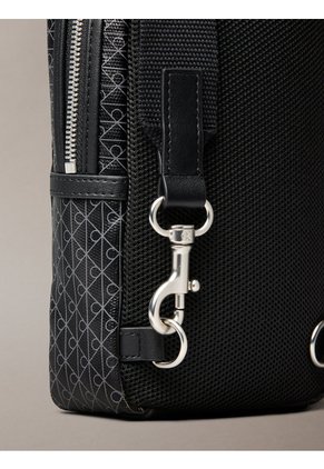 Bolso Negro Cruzado Cuadrado Con Estampado De Emblema Calvin Klein