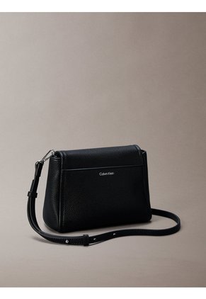 Bolso Negro Cruzado Con Emblema Calvin Klein