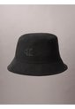 Gorro Negro Bucket Con Costura De Monograma Calvin Klein de Calvin Klein