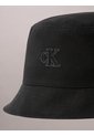 Gorro Negro Bucket Con Costura De Monograma Calvin Klein de Calvin Klein