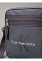 Bolso Gris Essentials Reporter Calvin Klein de Calvin Klein