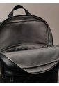 Morral Negro Con Estampado De Emblema En Relieve Calvin Klein de Calvin Klein