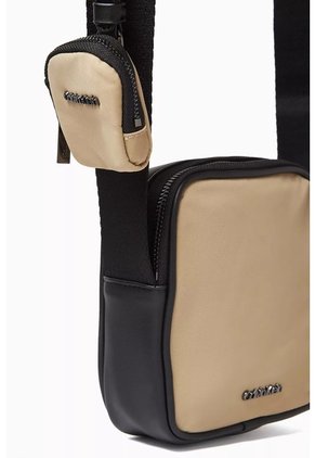 Bolso Beige Reporter Cuadrado Calvin Klein